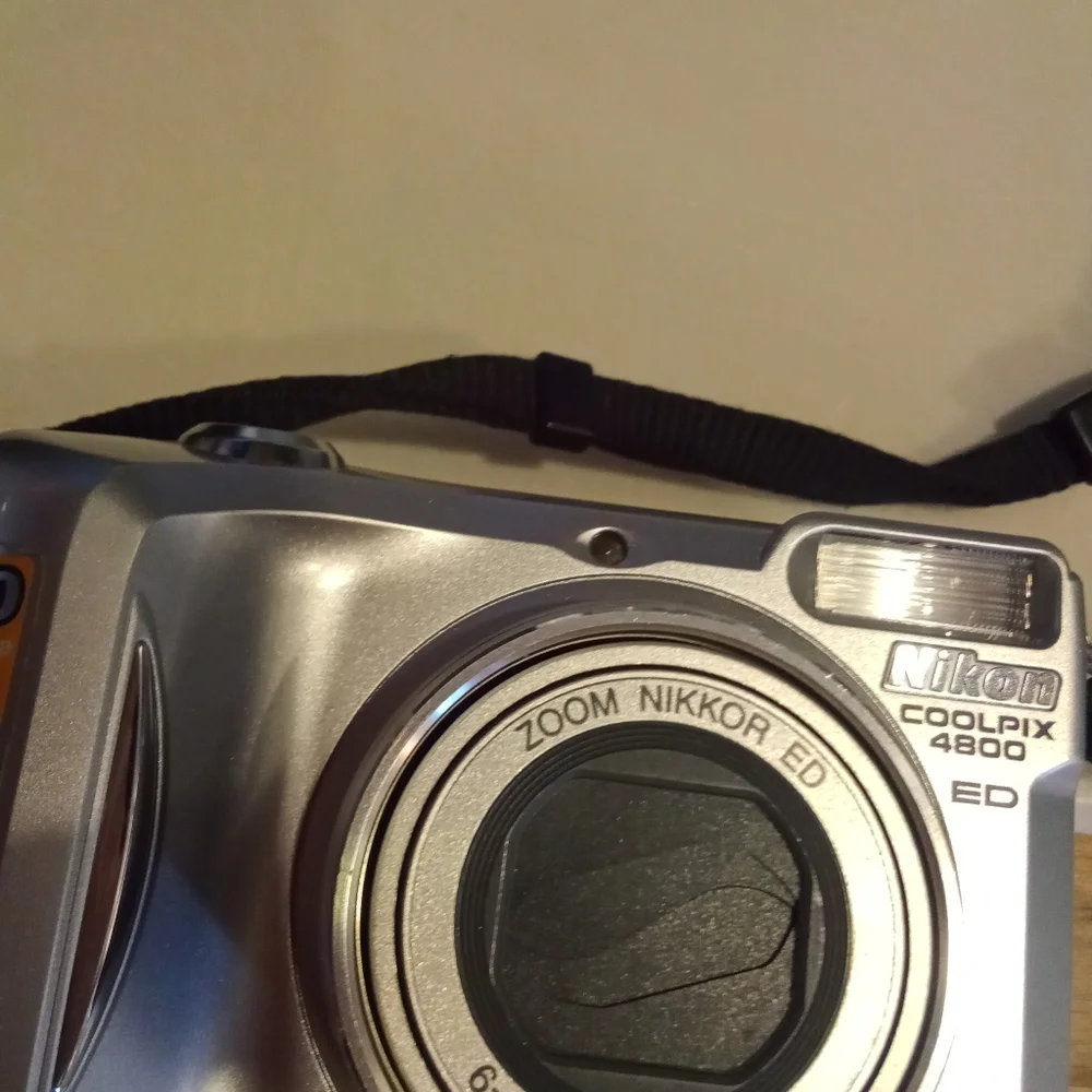 Nikon Coolpix 4800 ED Camera
